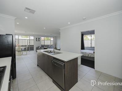 7A Hythe Road, Marangaroo WA 6064