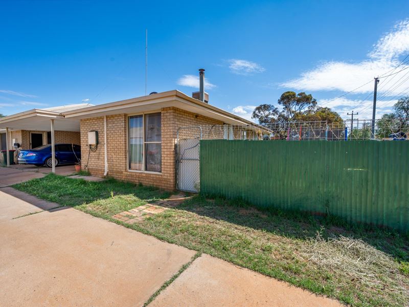 1/37 Sylvester Street, Coolgardie