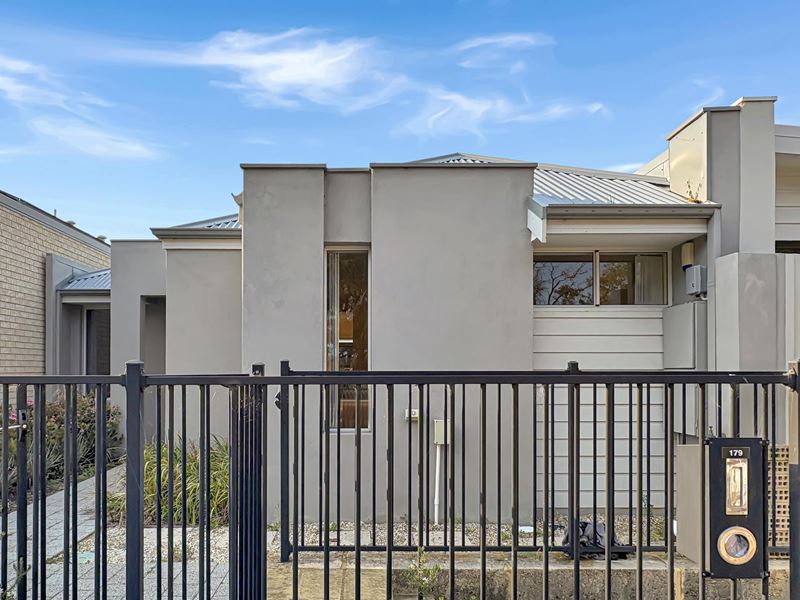 179 Lake Valley Drive, Lakelands WA 6180