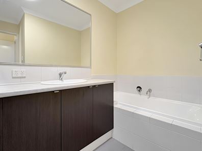 179 Lake Valley Drive, Lakelands WA 6180