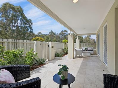 35 Crenshaw Drive, Gnangara WA 6077