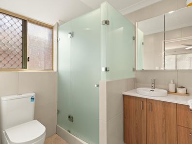 2/1 Langley Place, Innaloo WA 6018
