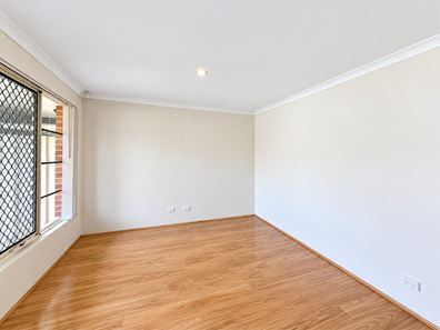 16 Carakine Grove, Thornlie WA 6108