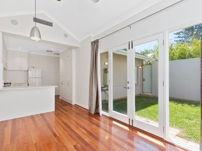 2/1 Pearse Street, Cottesloe WA 6011