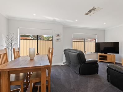 8 Goldfinch Loop, Woodvale WA 6026