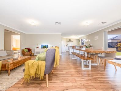 26 Bradley Street, Lakelands WA 6180