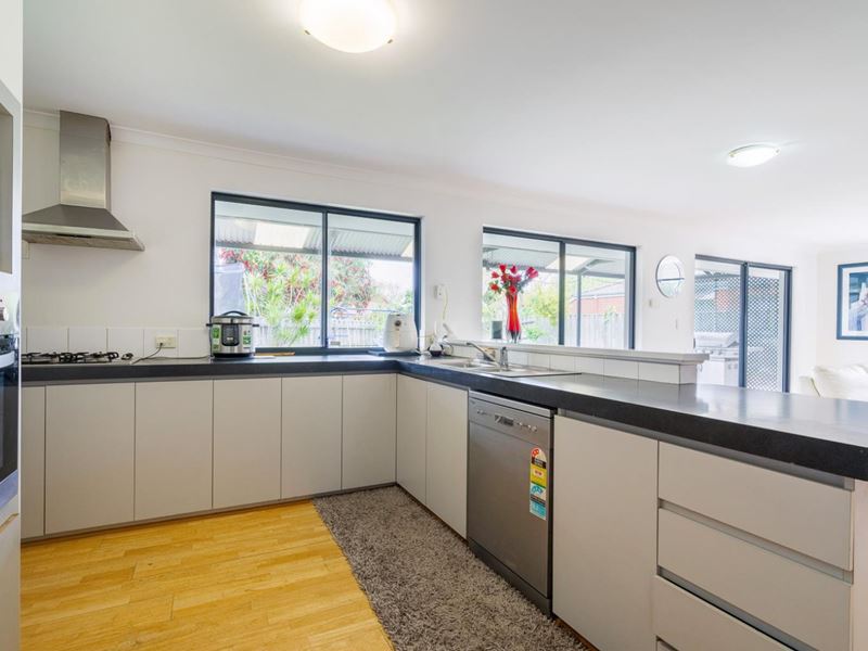 2 Mesa Place, Canning Vale WA 6155