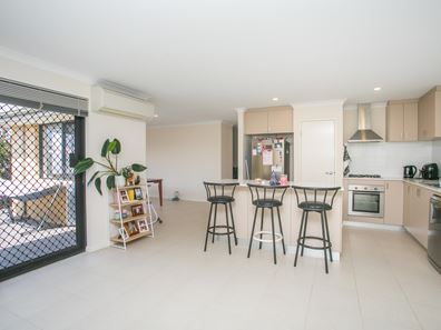 322 Peelwood Parade, Halls Head WA 6210