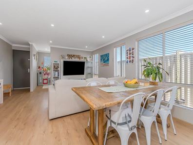 18 Hobson Loop, Piara Waters WA 6112