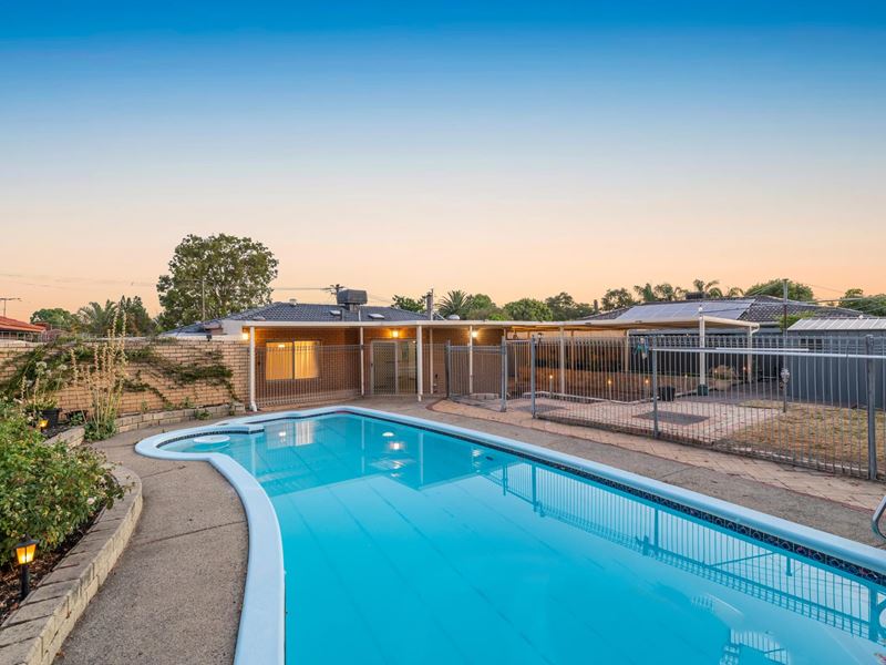 25 Downhill Way, Langford