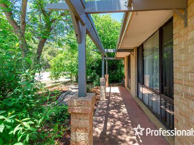 38 Seville Drive, Seville Grove WA 6112