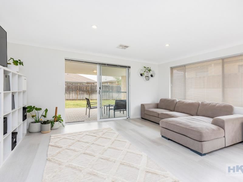 6 Boyagarring Gardens, Ellenbrook