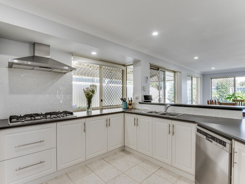 32 Tritonia Rise, Thornlie