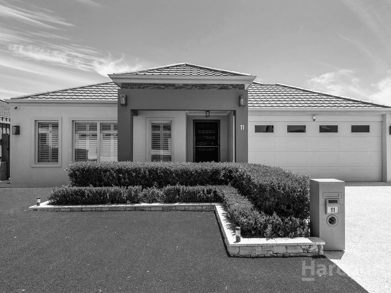 11 Jennerae Bend, Halls Head WA 6210