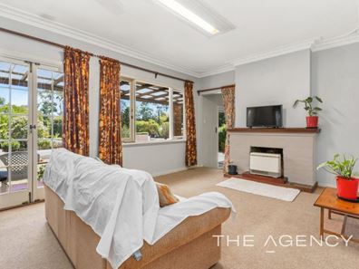 31 Hope Crescent, Lesmurdie WA 6076