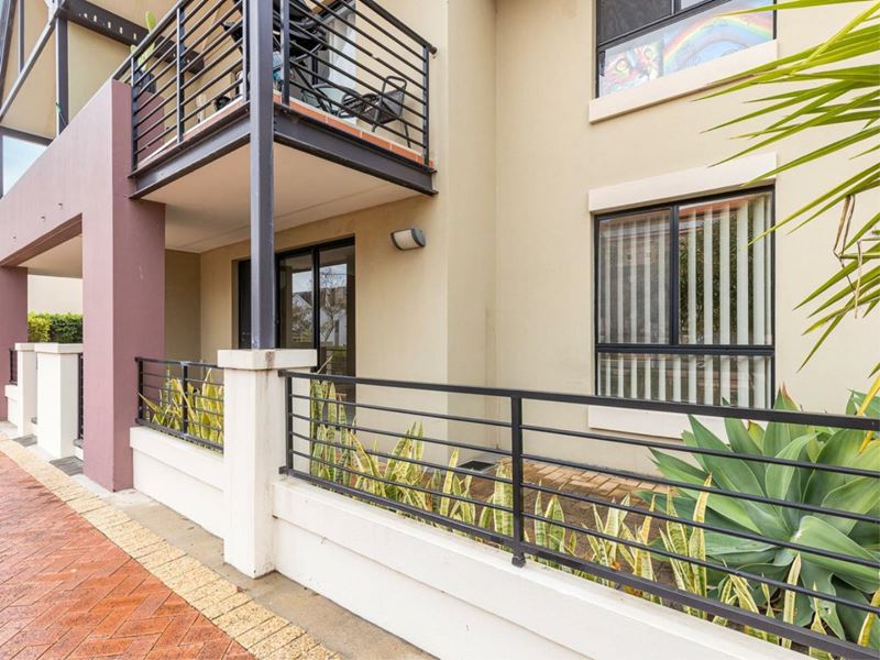 5/174 Lakeside Drive, Joondalup