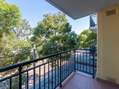 2/167 Grand Boulevard, Joondalup WA 6027