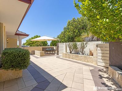 1/5 Kitchener Road, Melville WA 6156