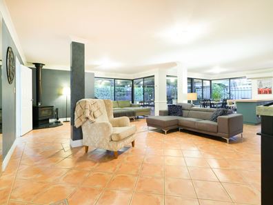 40 Carwoola Circle, Carramar WA 6031