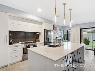 6 Aventurine Road, Treeby WA 6164