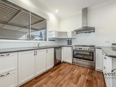 195 Shenton Street, Beachlands WA 6530