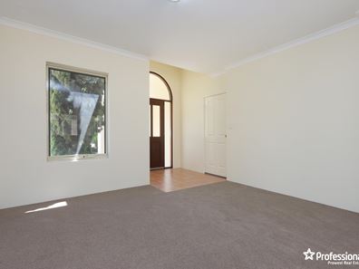 1/10 Tyre Avenue, Riverton WA 6148