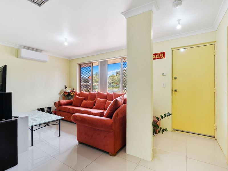 32 Redcliffe Avenue, Marangaroo WA 6064