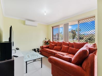 32 Redcliffe Avenue, Marangaroo WA 6064