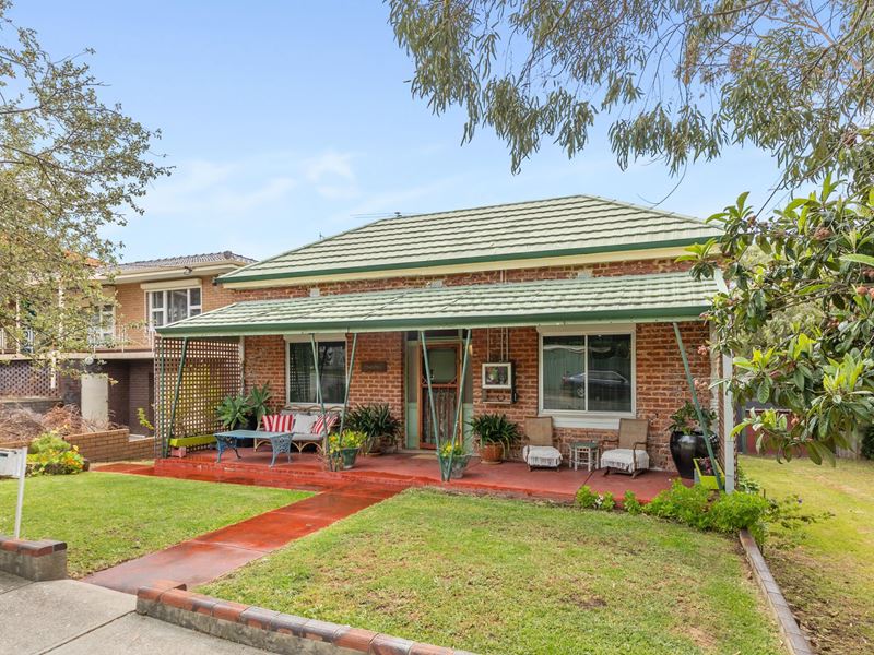 18 Sea View Street, Beaconsfield WA 6162