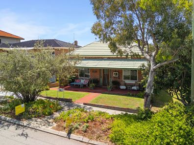 18 Sea View Street, Beaconsfield WA 6162