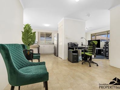 2/243 Fifth Street, Wonthella WA 6530