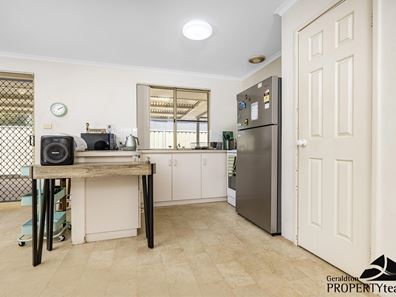 2/243 Fifth Street, Wonthella WA 6530