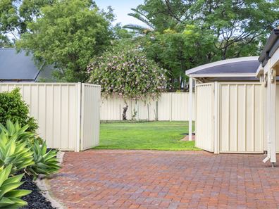 10 Karrinyup Retreat, West Busselton WA 6280