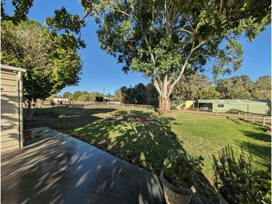 16 Adam Street, Nannup WA 6275