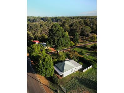 16 Adam Street, Nannup WA 6275