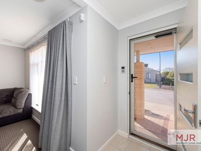 16 St Tropez Gardens, Piara Waters WA 6112