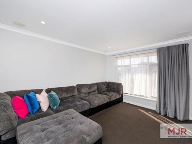16 St Tropez Gardens, Piara Waters WA 6112