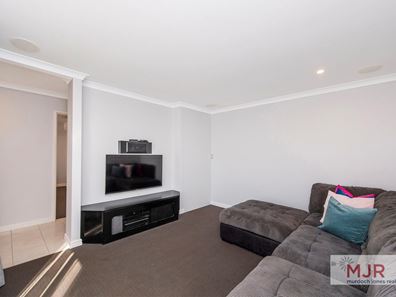 16 St Tropez Gardens, Piara Waters WA 6112