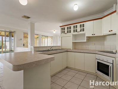 86 Templetonia Promenade, Halls Head WA 6210