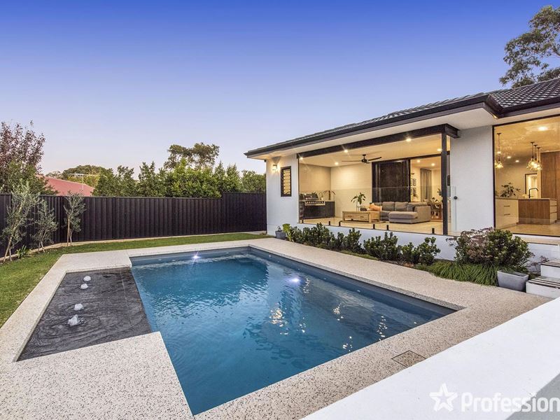 8 Crestview Crescent, Kalamunda WA 6076