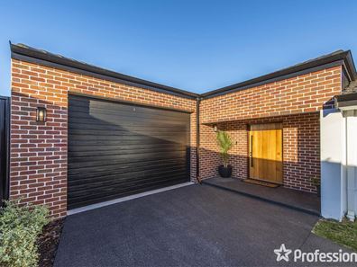 8 Crestview Crescent, Kalamunda WA 6076