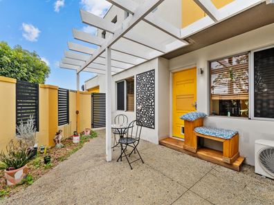 1/18 Mathoura Street, Midland WA 6056