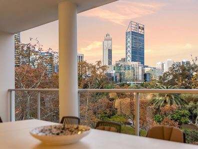 18/138 Mounts Bay Road, Perth WA 6000