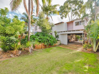 10 RAVENSWOOD ROAD, Ravenswood WA 6208