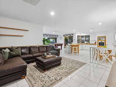 4 Greenoak Place, Woodvale WA 6026