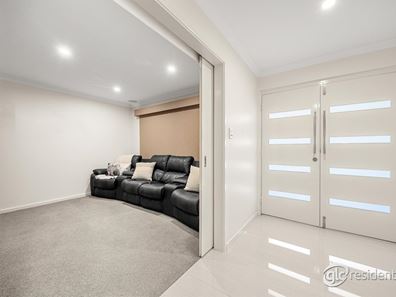 51 West Churchill Avenue, Lake Coogee WA 6166