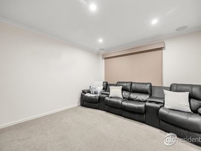 51 West Churchill Avenue, Lake Coogee WA 6166