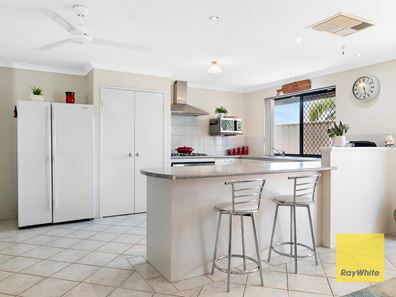 2 Spruce Place, Thornlie WA 6108