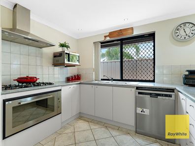 2 Spruce Place, Thornlie WA 6108