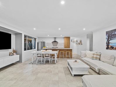 13 Coppin Way, South Yunderup WA 6208